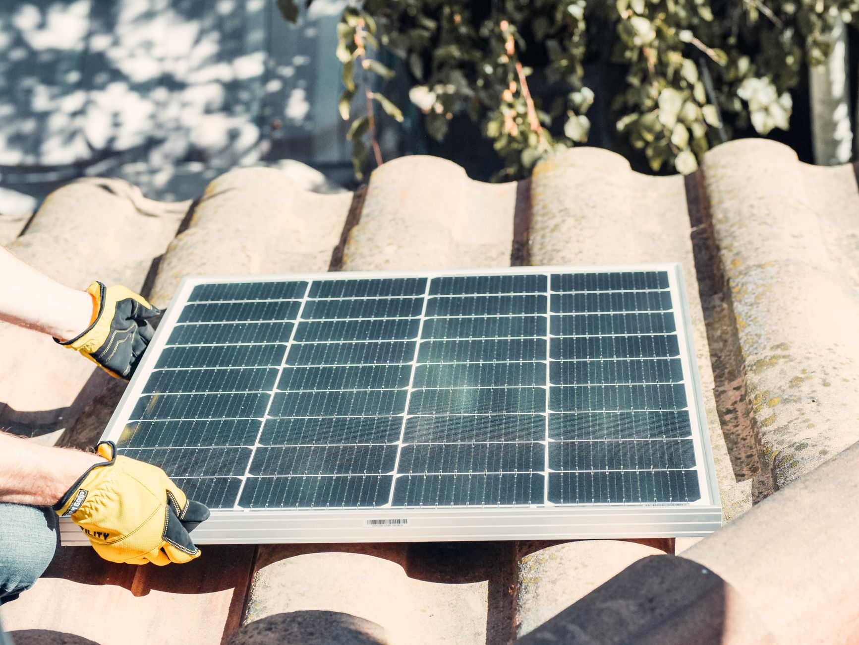 Installateur panneaux solaires équipe à Courbevoie